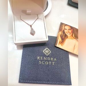 EUC Kendra Scott 💎 Diamond 💎 fine jewelry retired Lela Pendant in Rose Gold